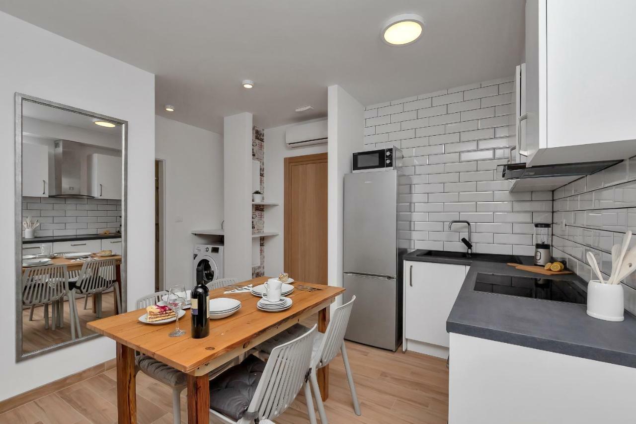 Emilia Lofts Aparthotel Tučepi Buitenkant foto